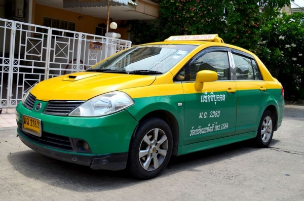 TIIDA ตัว TOP AUTO ก๊าซ NGV เบาะหนังเเท้ มือเดียว พร้อมโอน