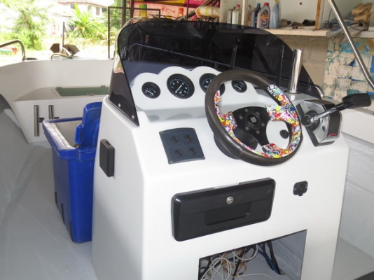 ขายเรื่อ 17 ฟุต เครื่อง  YAMAHA 70 hp  ครับ เพิ่งต่อมาต้นปี