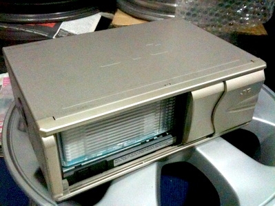 CD JVC รุ่น CH-X450 12 แผ่น สภาพใหม่ไม่เคยซ่อม ใช้งานไม่นาน CD JVC รุ่น CH-X450 12 แผ่น สภาพใหม่ไม่เคยซ่อม ใช้งานไม่นาน