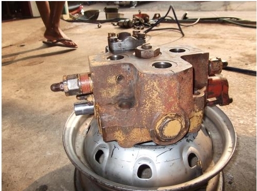 ขายคอนโทลวาว รถตักล้อยาง ได้2รุ่น KAWA70Z,TCM850