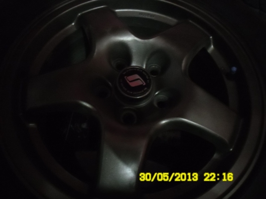 ขายล้อแม็กซ์สกายไลน์4วง  พร้อมยาง 4เส้น 205/55r16  ล้อสภาพสวยครับ