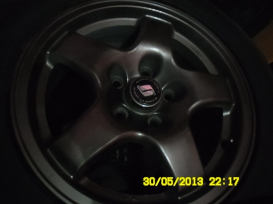 ขายล้อแม็กซ์สกายไลน์4วง  พร้อมยาง 4เส้น 205/55r16  ล้อสภาพสวยครับ