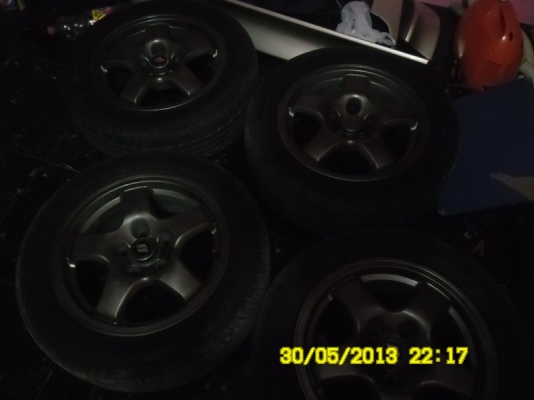 ขายล้อแม็กซ์สกายไลน์4วง  พร้อมยาง 4เส้น 205/55r16  ล้อสภาพสวยครับ