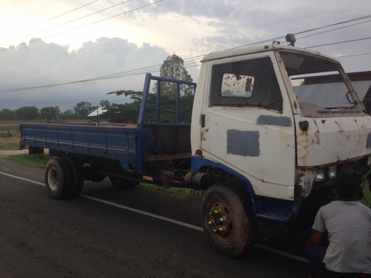 ขายตัด เอาทุนคืน 6ล้อ เอาไปทำอะไหล่/ต่อดั๊ม(เกิดใหม่)/ติดเครน/วางโม่/เทเลอร์ HINO KM350 เครื่องDM100 100HPแห้งดีติดง่าย เกียร์เดิม ติดFหน้า-หลัง หัวFB ช่วงล่างสวย คัสซีสวยมาก ไม่มีผุไม่มีบวม กระบะ4.3ม. สภาพดี ขายตามสภาพ สัญญาซื้อขาย ราคาต่อรองได้ครับ