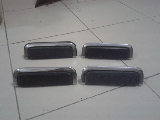 ขายมือเปิดด้านนอกมาสด้า323ซีดานแท้ๆติดรถ