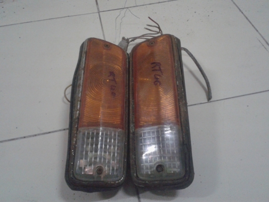 ขายไฟหรี่เลี้ยวโตโยต้า RT40 1คู่