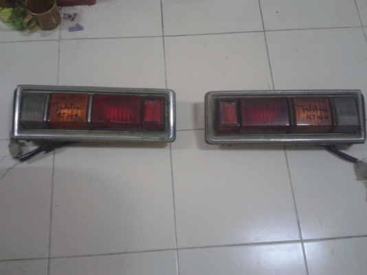 ขายไฟท้ายโตโยเป็ด RT40 1คู่