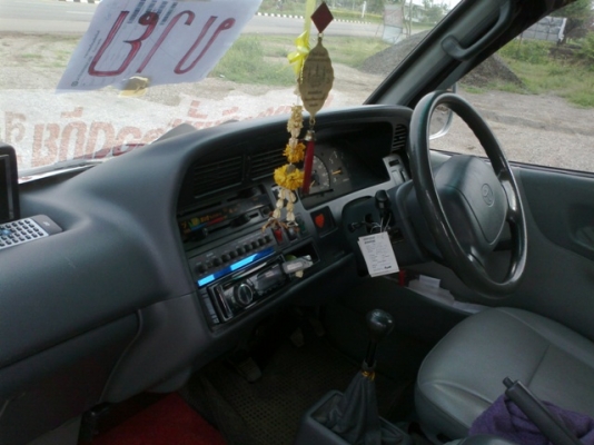 ขายรถตู้ TOYOTA หลังคาสูง ปี02 ภายในแต่ง VIP