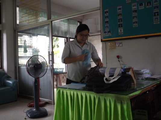 ขายถูก (พ่อค้ามีกำไร คนใช้ก็คุ้ม) ขายถูก (พ่อค้ามีกำไร คนใช้ก็คุ้ม)