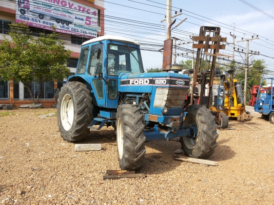 รถไถ  FORD 8210  120 แรงม้า  4 WD  เก่านอก