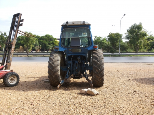 รถไถ  FORD 8210  120 แรงม้า  4 WD  เก่านอก