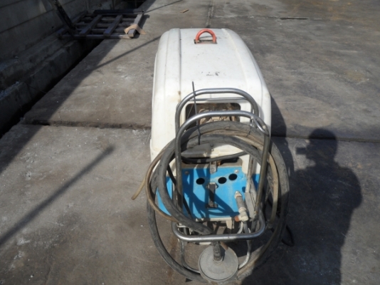 เครื่องปั่นไฟ + เครื่องฉีดน้ำ ใช้ไฟ 220 v สถาพพร้อมใซ้ครับ