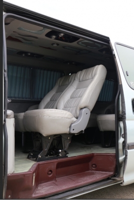 ขายรถตู้หลังคาเตี้ยvip ติดlpg. เครื่อง2j