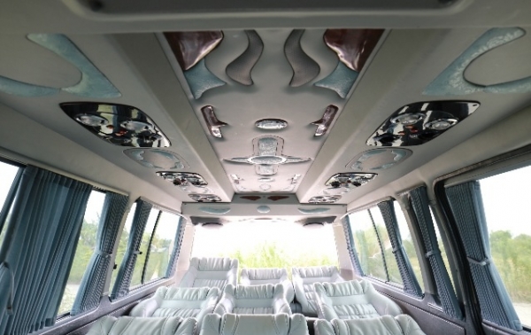 ขายรถตู้หลังคาเตี้ยvip ติดlpg. เครื่อง2j