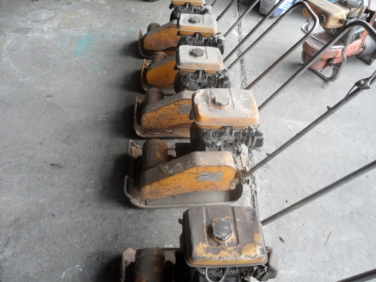 เครื่องตบดินแบบกระโดด(แบบกบ) และ(แบบจิงโจ้)ครับ