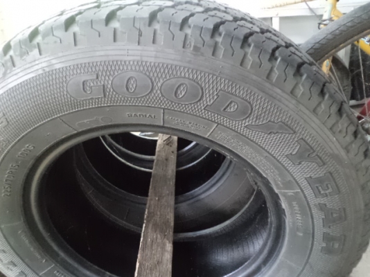 ยางรถยนต์ กระบะ ขอบ 15 จำนวน 4 เส้น ยี่ห้อ good year 225/70R15 ร้านค้าออนไลน์ดอกยางสภาพ 70 \%
