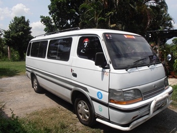 ขายรถตู้โตโยต้าไทยรุ่ง สภาพดีมาก ขายถูก ด่วน(ชลบุรี)
