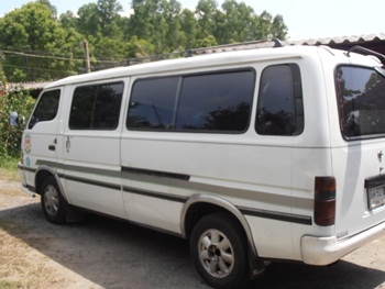 ขายรถตู้โตโยต้าไทยรุ่ง สภาพดีมาก ขายถูก ด่วน(ชลบุรี)