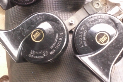 แตรรถยุโรปสวยๆครับเสียงเพราะครับเป็นแตรคู่ครับ  ผลิตในประเทศสเปน  และฝรั่งเศสครับสวยๆครับเสียงดี  เป็นของรถ เบน /ซีตอง  วอลโว่ลครับราคานี้คุ้ม