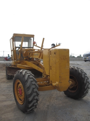 รถเกรด KOMATSU GDA63A -1 คุณภาพเยี่ยม เก่านอก ยางหน้าหลัง ใหม่