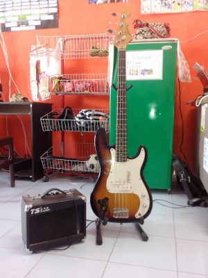 ขออนุญาตลงประกาศ ขายกีต้าร์เบสครับ