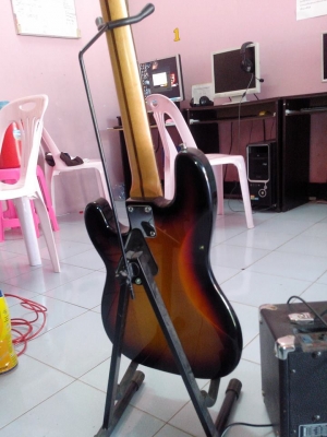 ขออนุญาตลงประกาศ ขายกีต้าร์เบสครับ