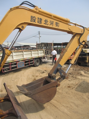 KOMATSU PC40-3 หัวเก๋ง  เก่านอก เอวแน่น ปั็มแรง สภาพพร้อมใช้ สุดๆเอาไปแบ่งกันใช้ได้เลย