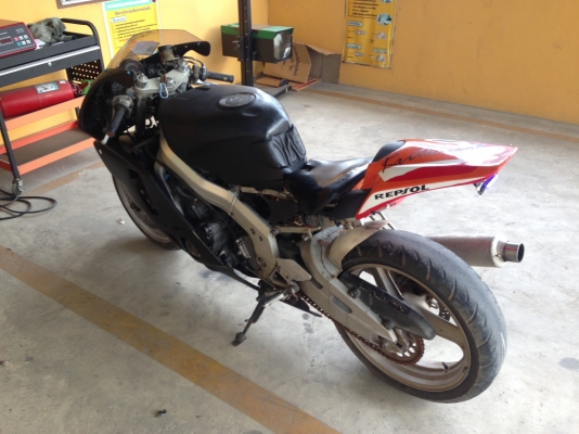 ขายCBR400RR ปี89 เครื่องแห้งๆวิ่งดี ni voy แท้ครับ (รับทำทะเบียนด้วยน่ะครับสน