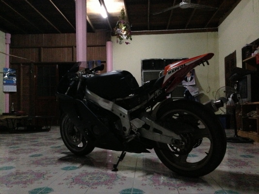 ขายCBR400RR ปี89 เครื่องแห้งๆวิ่งดี ni voy แท้ครับ (รับทำทะเบียนด้วยน่ะครับสน