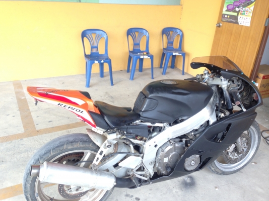 ขายCBR400RR ปี89 เครื่องแห้งๆวิ่งดี ni voy แท้ครับ (รับทำทะเบียนด้วยน่ะครับสน
