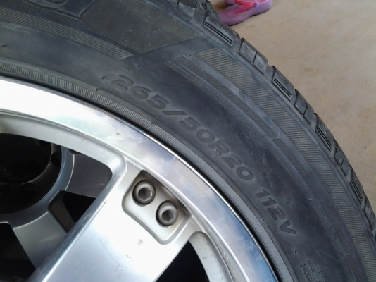 ขายแม็ค20  ยาง265/50R20 ปี2010 ยาง2ชุด