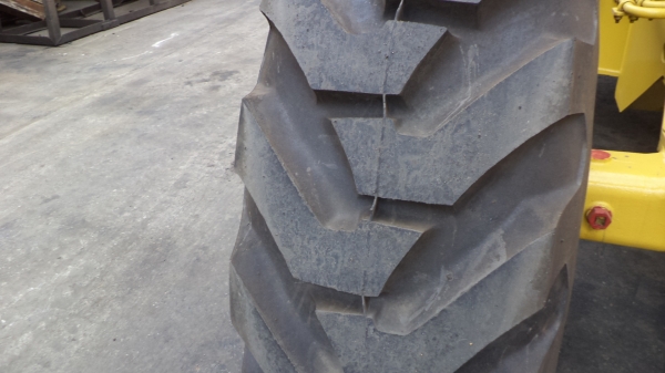 ยางรถตักทุกขนาด+กะทะล้อรถตักทุกรุ่นครับ