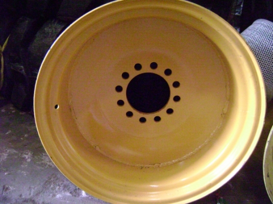 ยางรถตักทุกขนาด+กะทะล้อรถตักทุกรุ่นครับ