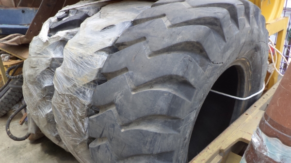 ยางรถตักทุกขนาด+กะทะล้อรถตักทุกรุ่นครับ