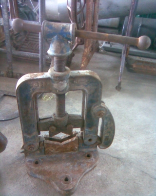 ตัวจับท่อครับสภาพเดิมครับพร้อมใช้  ขนาด  3  นิ้วครับสภาพเดิมๆพร้อมใช้งานครับสวยๆครับราคานี้คุ้มครับใช้ยาวครับไม่ต้องเบิกใหม่ครับ