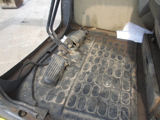 KOMATSU PC60-7  เก่านอก เอวแน่น ปั็มแรง สภาพพร้อมใช้ สุดๆเอาไปแบ่งกันใช้ได้เลยครับ   น้องร็อค จัดหั้ย สนใจโทร สอบถามได้ 081-8535656