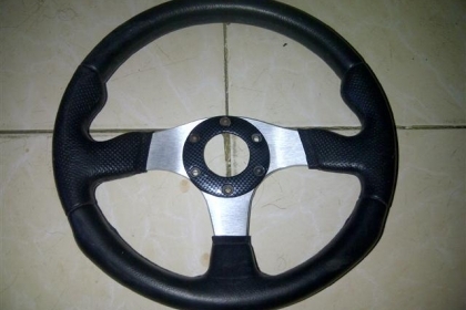 พวงมาลัยรถไม่เคยใช้เก็บจนลืม