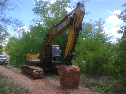 ขาย รถขุด KOBELCO SK200 M3 แรงขุดดี เดินแรงทั้งสองข้าง ทำงานไว ได้ทั้งวัน เครื่องเดิม ปั้มเดิม เอวแน่น ใบแทรคสวยทุกใบ รอลเล่อร์ดี ทุกลูก.