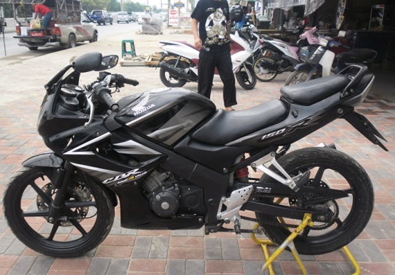 CBR150Rปี51ใมล์เหลืองเครื่องแน่นๆสีสวยเล่มพร้อม/โอนลอย