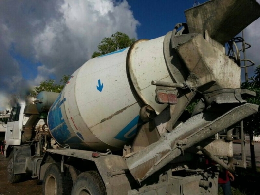 รถนิสสัน 10 ล้อ โม่ปูน  320 แรงม้า ปี 49  สนใจติดต่อ 081 - 6079515