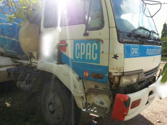 รถนิสสัน 10 ล้อ โม่ปูน  320 แรงม้า ปี 49  สนใจติดต่อ 081 - 6079515