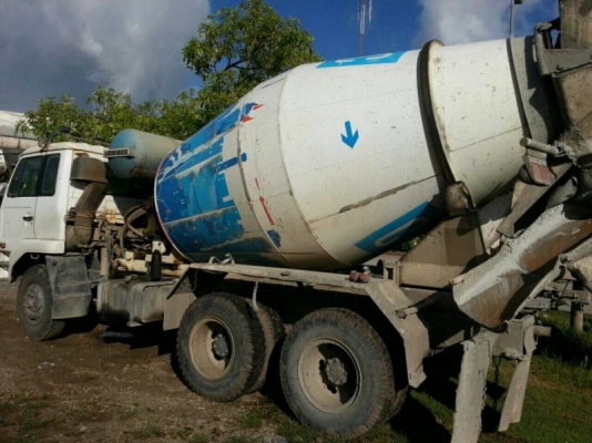 รถนิสสัน 10 ล้อ โม่ปูน  320 แรงม้า ปี 49  สนใจติดต่อ 081 - 6079515