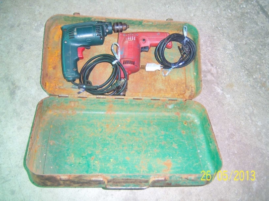 กล่องเหล็กพร้อมสว่าน