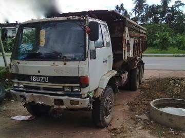 รถอิซูซุ 10 ล้อดั้ม 240 แรงม้า ( หัวขาว ) สนใจติดต่อ 081 - 6079515 รถอิซูซุ 10 ล้อดั้ม 240 แรงม้า ( หัวขาว ) สนใจติดต่อ 081 - 6079515