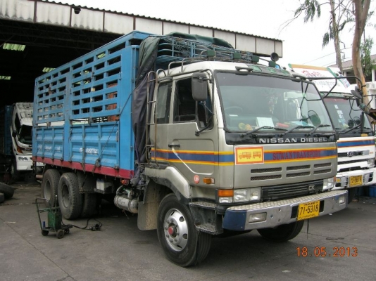 ขายรถหัวพ่วง nissan รุ่นcw30 ปี33 เครื่อง320แรงม้า ราคา770,000บาท ติดต่อคุณสมเกียรติ โทร081-641-5211