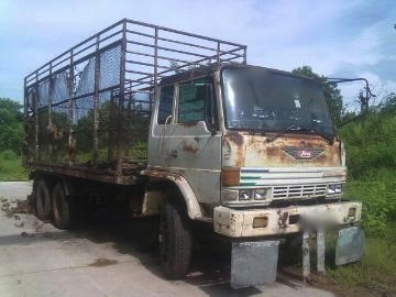 รถฮีโน่ 10 ล้อ รั้ว 220 แรงม้า  สนใจติดต่อ 081 - 6079515