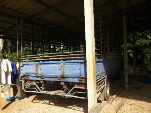 รถอิซูซุ 6 ล้อ รั้ว  เปลื่ยนเครื่อง 135 แรงม้า  สนใจติดต่อ 081 - 6079515