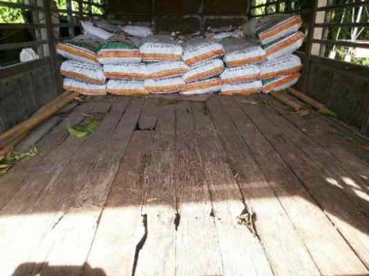 รถอิซูซุ 6 ล้อ รั้ว  เปลื่ยนเครื่อง 135 แรงม้า  สนใจติดต่อ 081 - 6079515