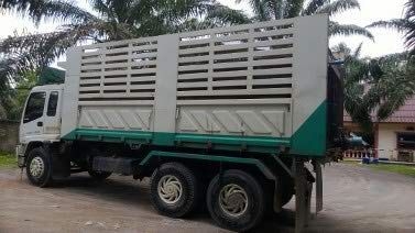 รถอิซูซุ 10 ล้อดั้ม 200 แรงม้า ปี 50  สนใจติดต่อ 081 - 6079515