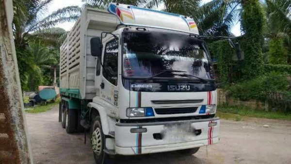 รถอิซูซุ 10 ล้อดั้ม 200 แรงม้า ปี 50  สนใจติดต่อ 081 - 6079515